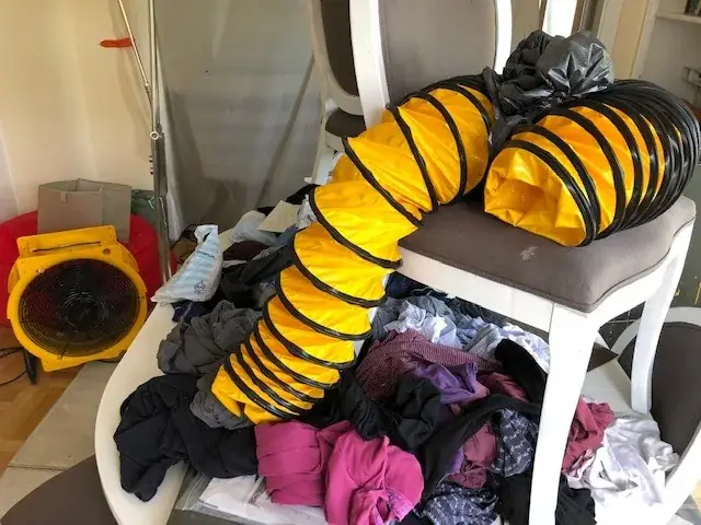 Gaine de diffusion d'air chaud installée lors d'un traitement thermique contre les punaises de lit à Strasbourg