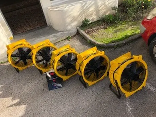 Ventilateurs de brassage pendant la mont&eacute;e en temp&eacute;rature d'un traitement thermique contre les punaises de lit